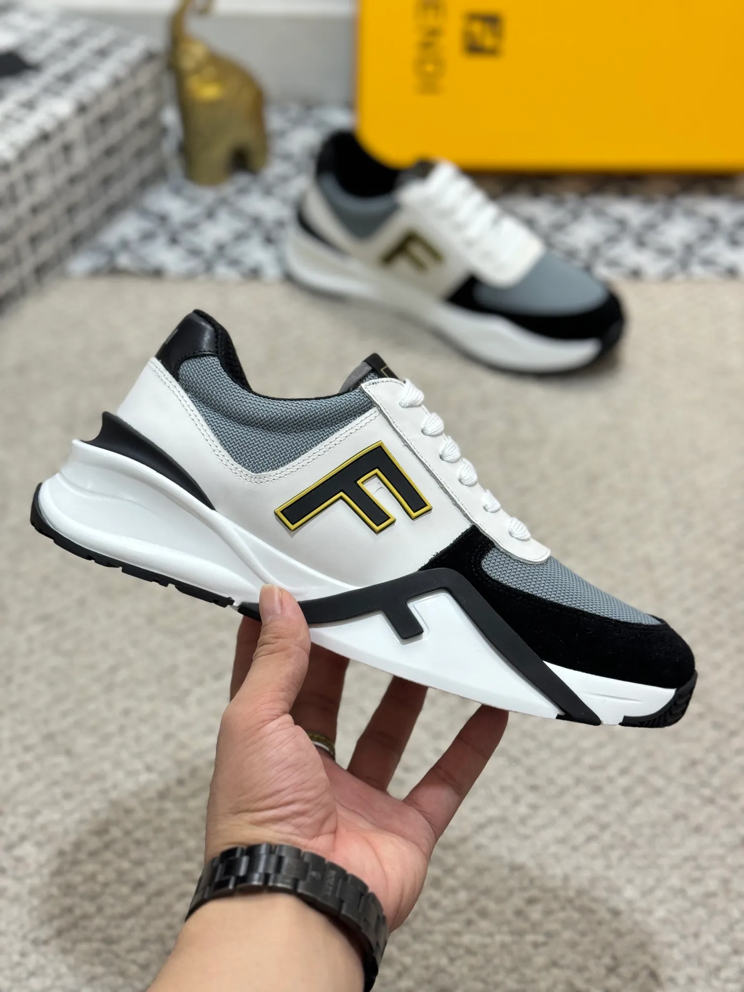 Men's men's shoes 💰520 [New style] 🦥🦥 Original quality - Fendi ◾️▫️F D🆕 Spring and summer new men's slip-on sneakers, with elastic straps, side zippers, and corrugated soles engraved with F. Embossed Fendi Flow lettering on the heel. Mixed material of high-tech fabric and black suede. FF graphic tongue. Ultra-light and wear-resistant EVA sole. Size: 38-44 (45 customized